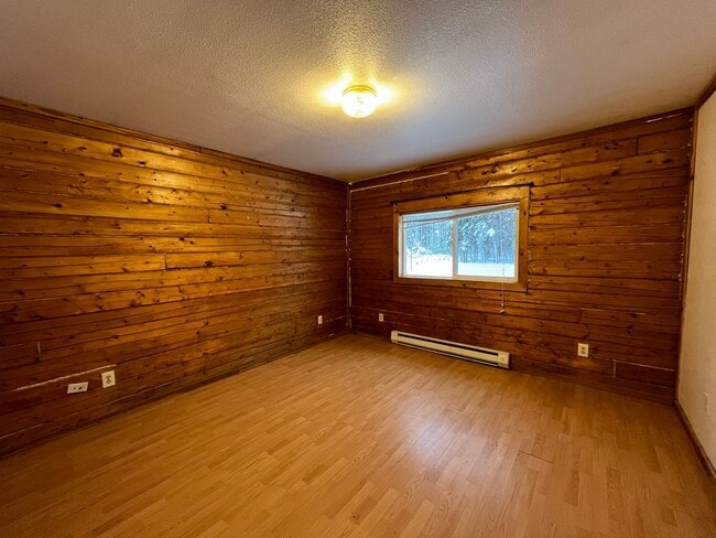 Building Photo - Pet friendly 2 bedroom cabin for rent in N...