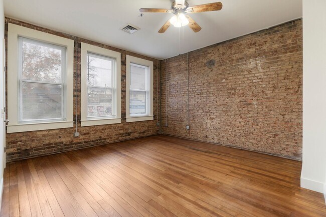 Building Photo - 2 bedroom/2 bath unit on MLK!