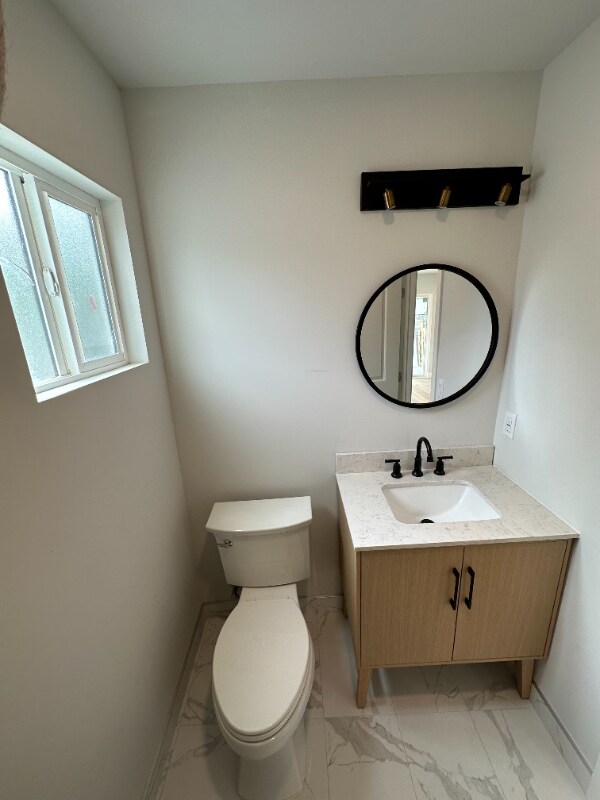 Foto del edificio - 6251 Longridge Ave