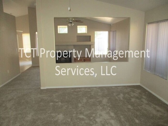 Building Photo - Cozy Three Bedroom House in Gilbert!