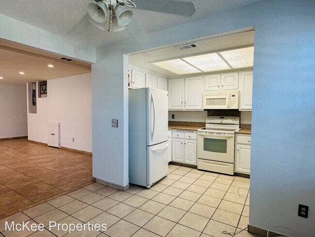 Building Photo - 3 br, 2.5 bath House - 1000 2nd Street #3