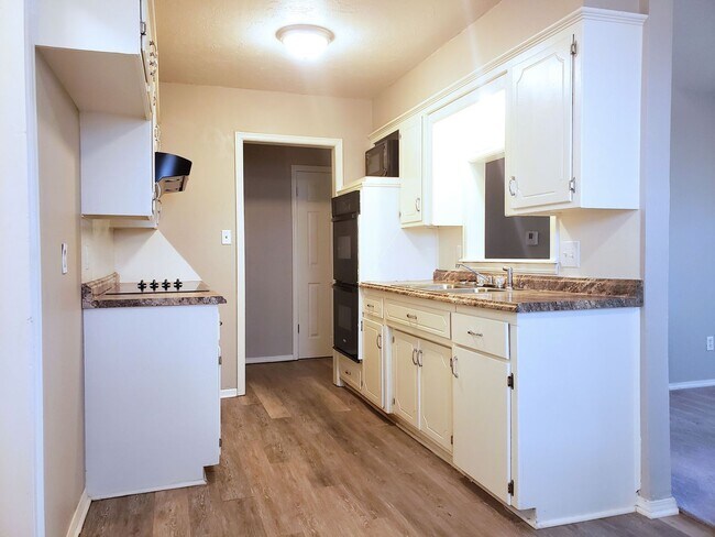Foto del edificio - 989 Barkley Cir