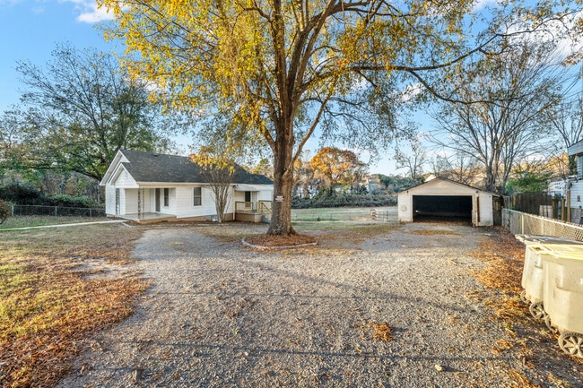 Building Photo - 602 Doby St