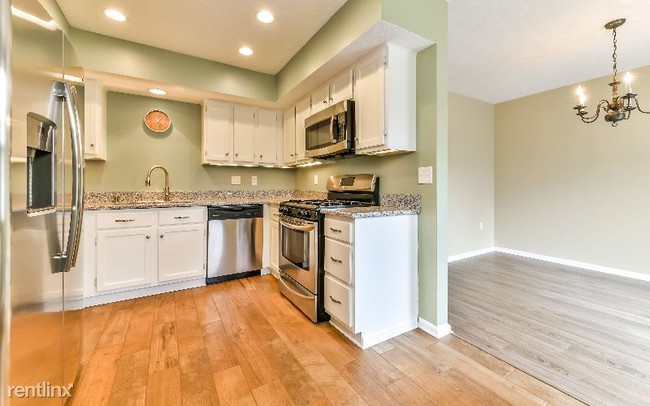 Building Photo - 3 br, 1.5 bath Townhome - 240 Clearbrook Ct,