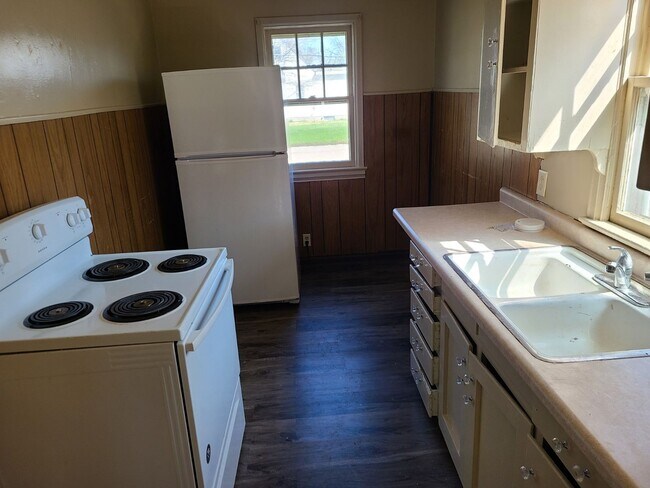 Foto del edificio - AVAILABLE NOW!