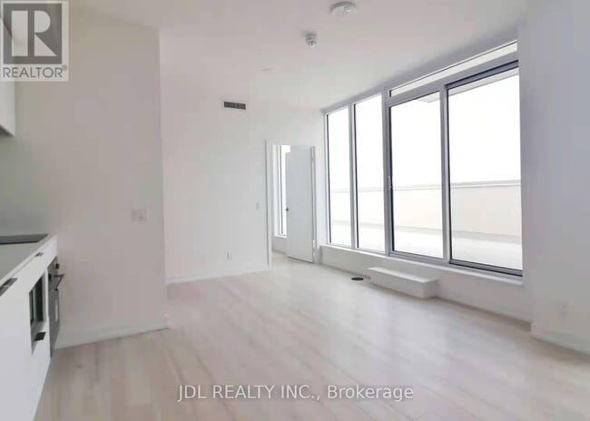 Building Photo - 33 Helendale Ave