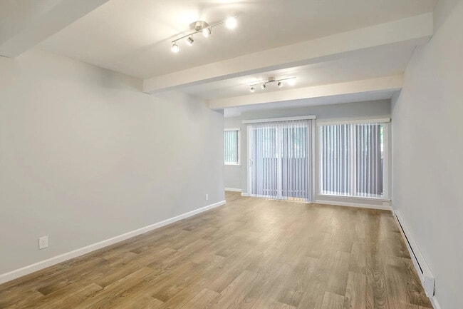 Building Photo - Woodside Court