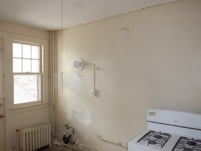 Building Photo - 10 Concord St