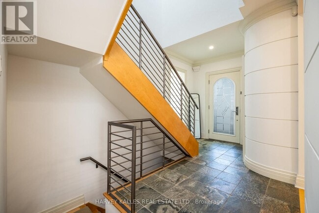 Building Photo - 495 Deloraine Ave