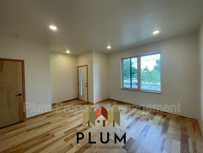 Foto del edificio - 1855 S 3rd St W