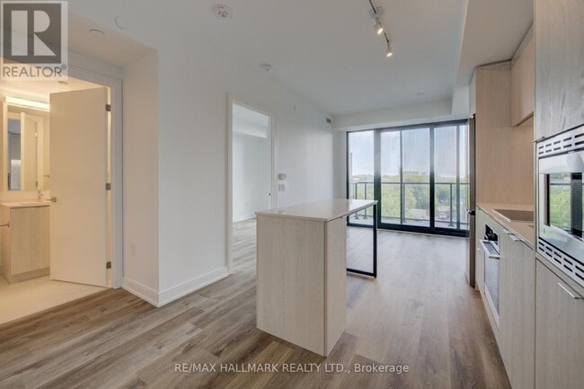 Building Photo - 3009-3009 Novar Rd