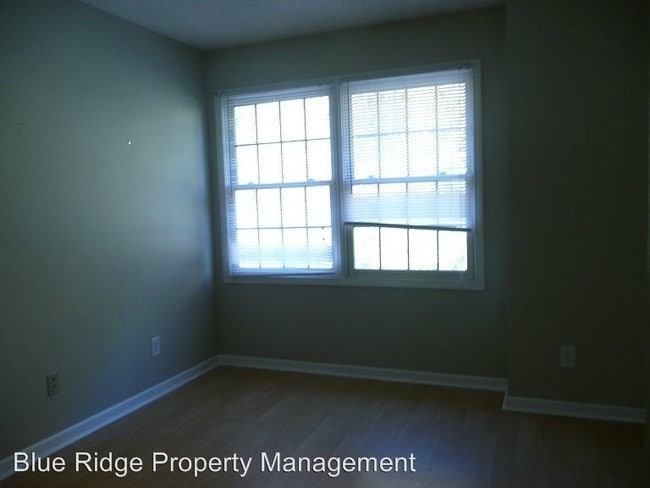 Building Photo - 206 Gables Pl