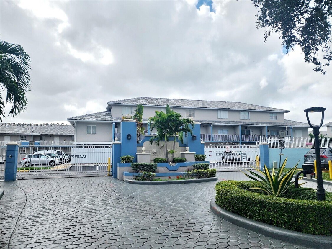Foto principal - 8340 NW 103rd St