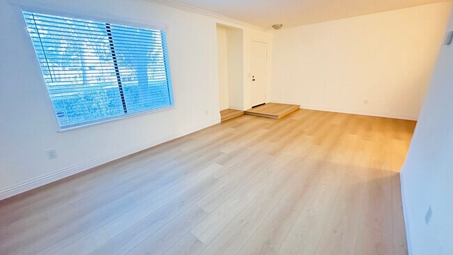 Foto del edificio - 1472 Camelot Dr