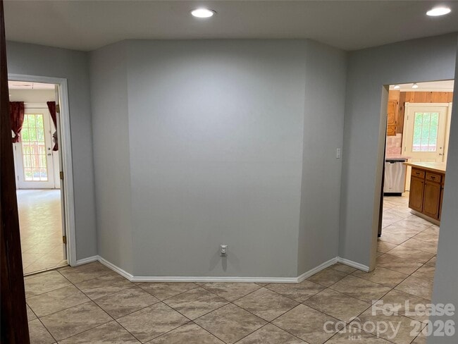 Building Photo - 8737 Whippoorwill Dr