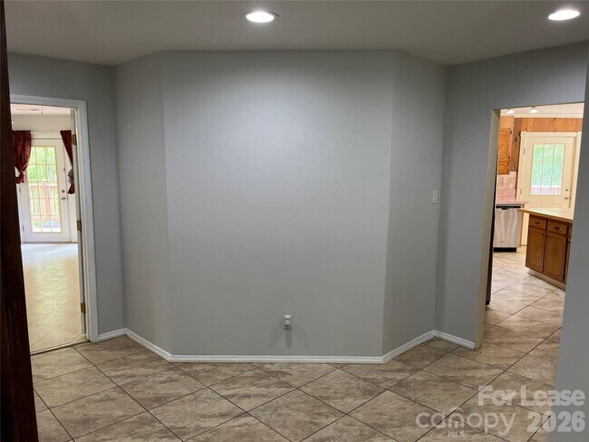 Foto del edificio - 8737 Whippoorwill Dr