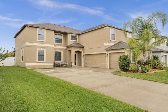 "Discover Spacious Elegance: 5-Bed, 3-Bath... - "Discover Spacious Elegance: 5-Bed, 3-Bath... Apartment