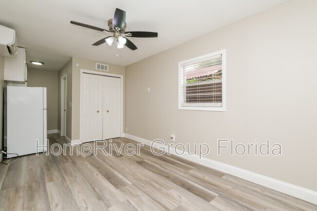 Foto del edificio - 1203 Sheridan Rd