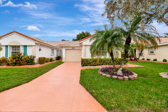 Foto del edificio - 6129 Heliconia Rd
