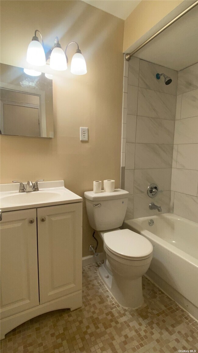 406060 Douglaston Pkwy, Queens, NY 11363 House Rental in Queens, NY