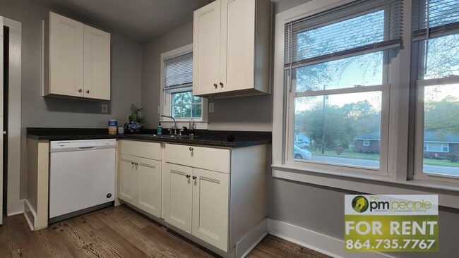 Foto del edificio - Remodeled 3/2 ready for new tenants.