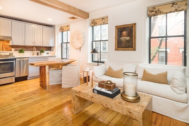 Building Photo - 42 Garden St