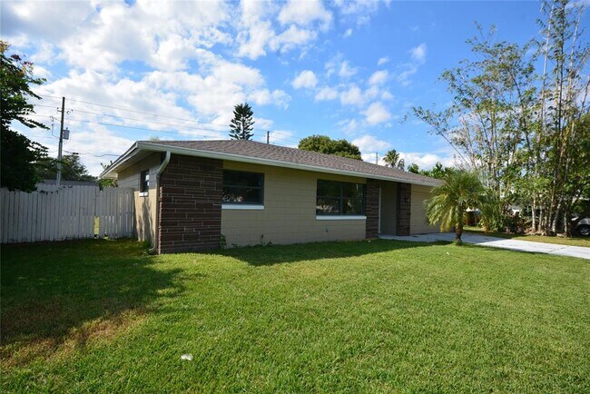 Foto del edificio - 5112 Tangerine Ave