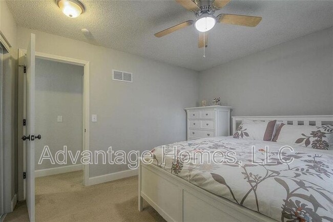 Foto del edificio - 13024 S Trenton St