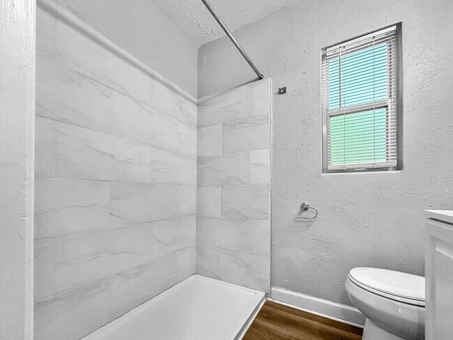 Foto del edificio - 5188 Ensign Ave