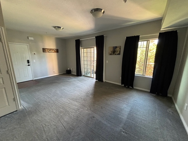 Building Photo - Modern 2 Bed 2 Bath Condo in the Heart of Downtown SLC!