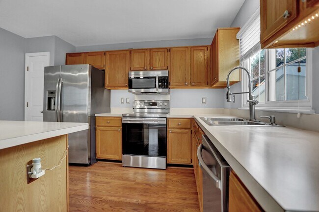 Building Photo - Captivating End Row Townhome in Owings Mills