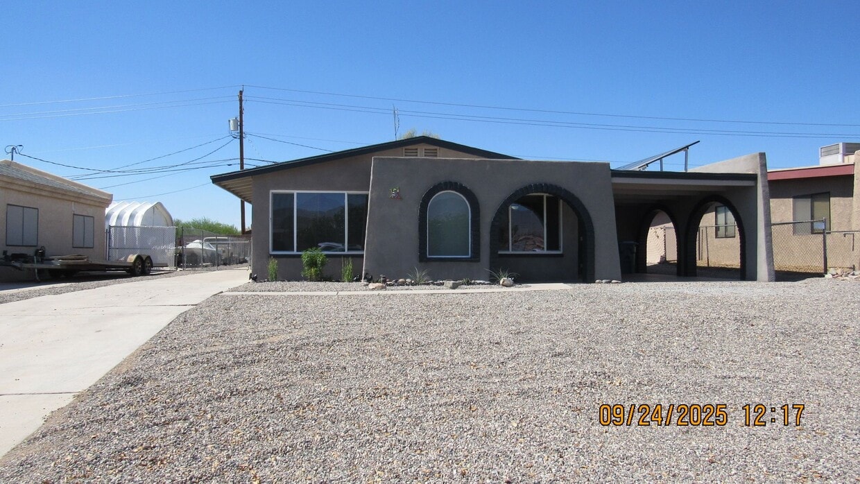 Foto principal - 3 bedroom 2 bathroom with Solar!!!!