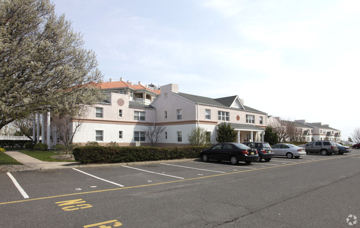 Building Photo - BeachSide Manor Apartment