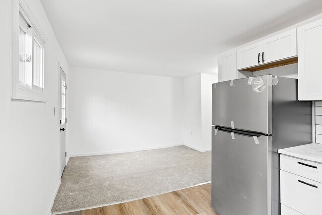 Building Photo - 4 Adele St