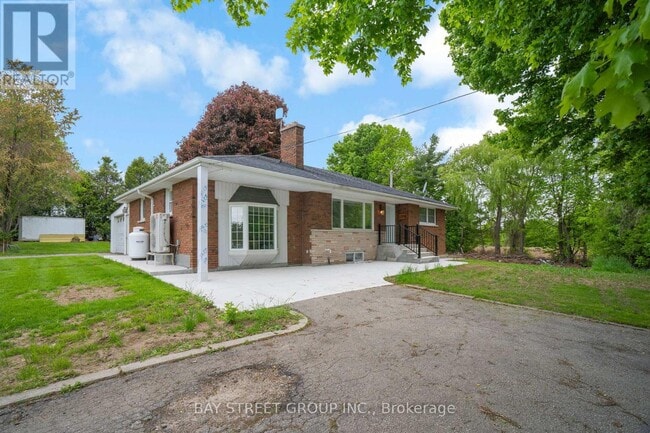 Photo du bâtiment - 12596 Regional Rd 25