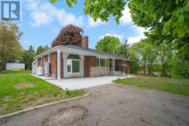 Photo du bâtiment - 12596 Regional Rd 25