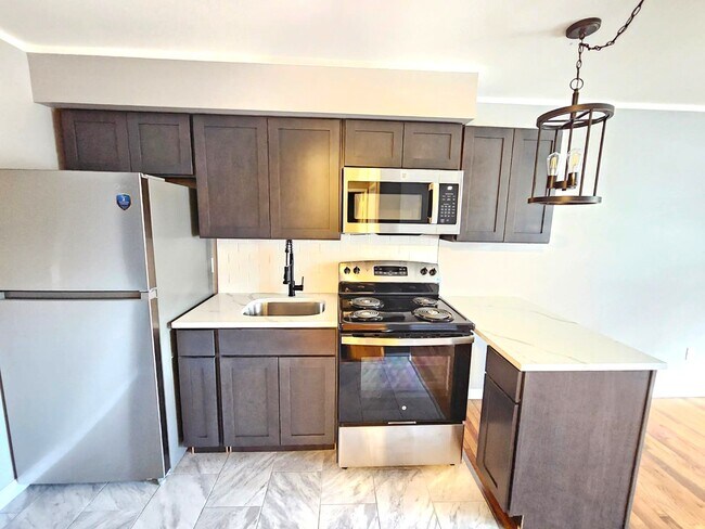 Building Photo - 1256 Waverly Plz