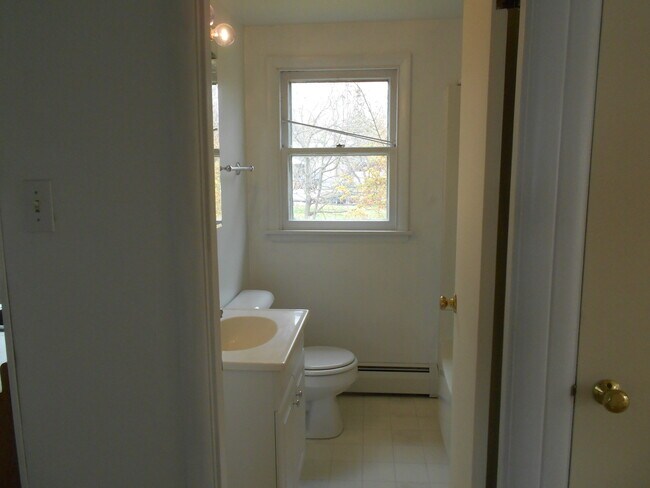 Bathroom - 519 Lincoln Ave