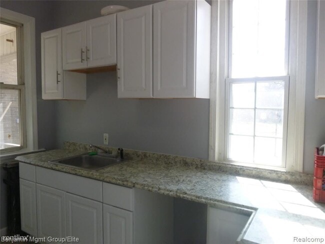 Building Photo - 5 br, 1.5 bath House - 408 Mount Vernon St