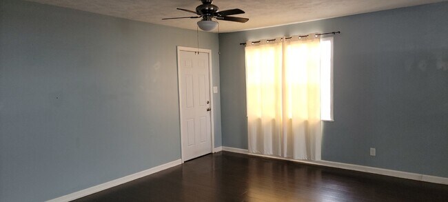 Foto del edificio - 2 Bed/1Bath apartment, perfect for militar...