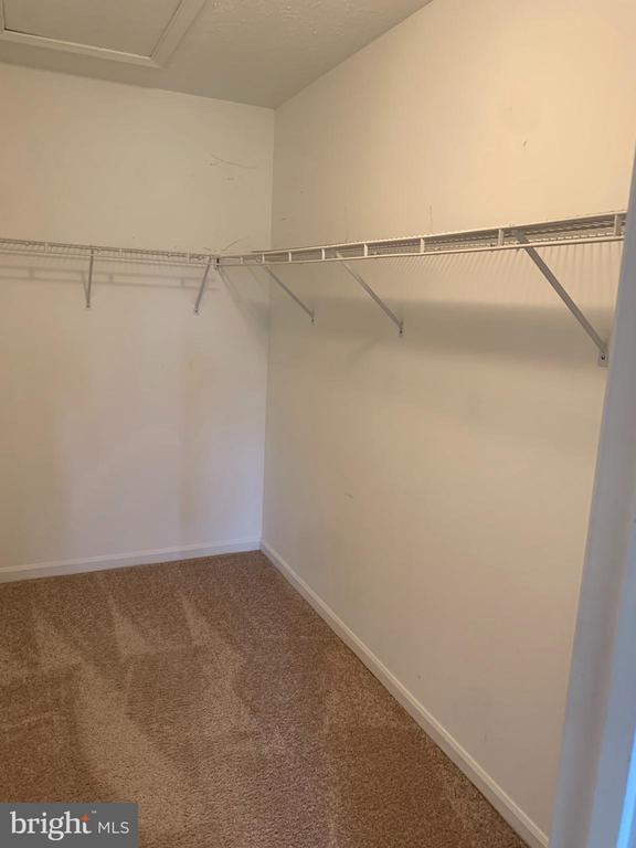 Foto del edificio - 4622 Deepwood Ct