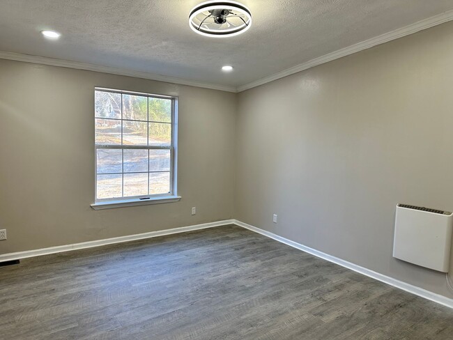 Building Photo - 186 Meadow