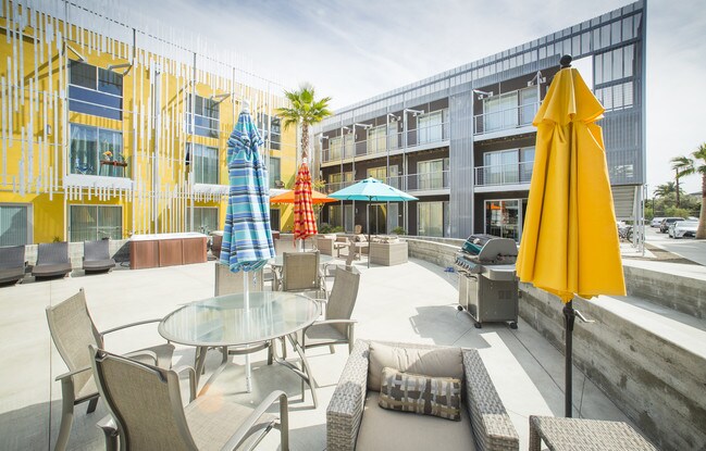 Building Photo - 850 Camino del Sur