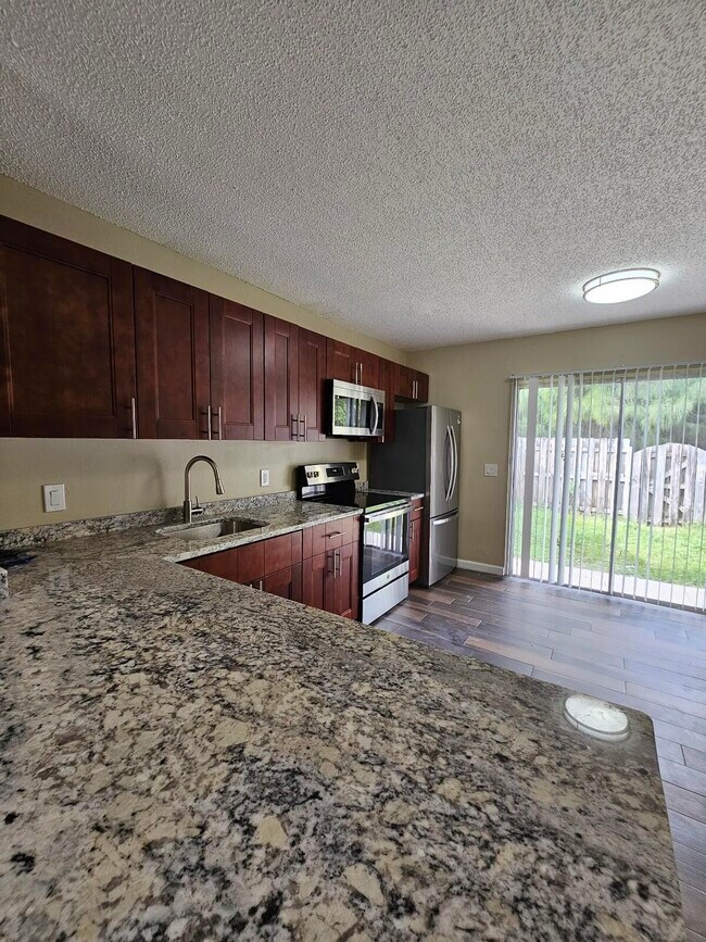 Foto del edificio - 4876 Orleans Ct