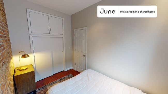 Foto del edificio - Private bedroom in 2 bed/1 bath Home