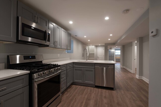 Foto del edificio - 5627 N Bernard St