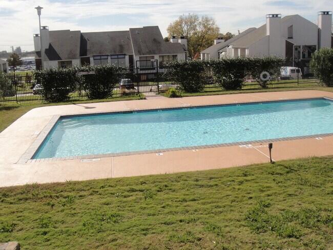 Foto del edificio - 5726 Marvin Loving Dr