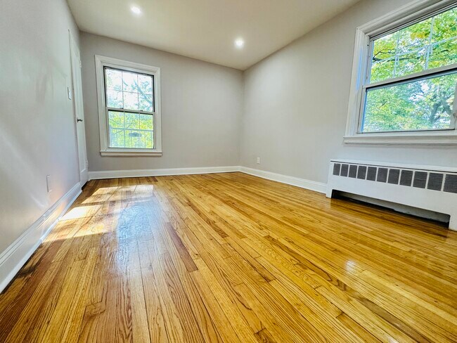 Building Photo - 84 Forest Hill Pky