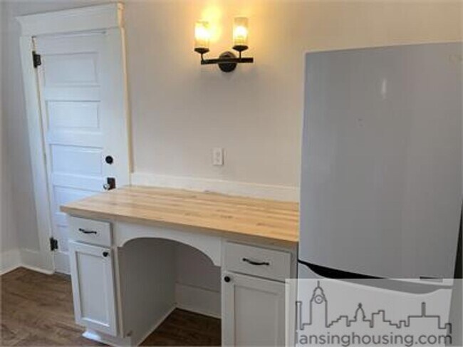 Foto del edificio - 318 E Hillsdale St