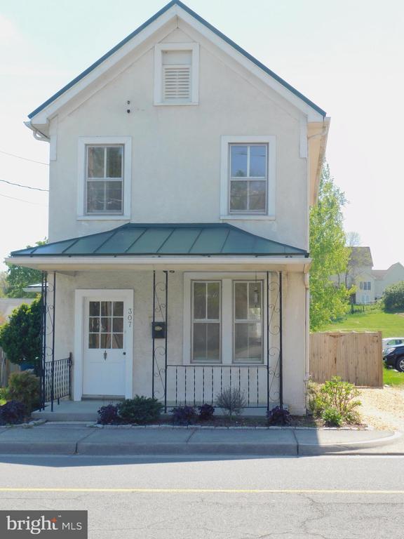 Building Photo - 307 W Main St
